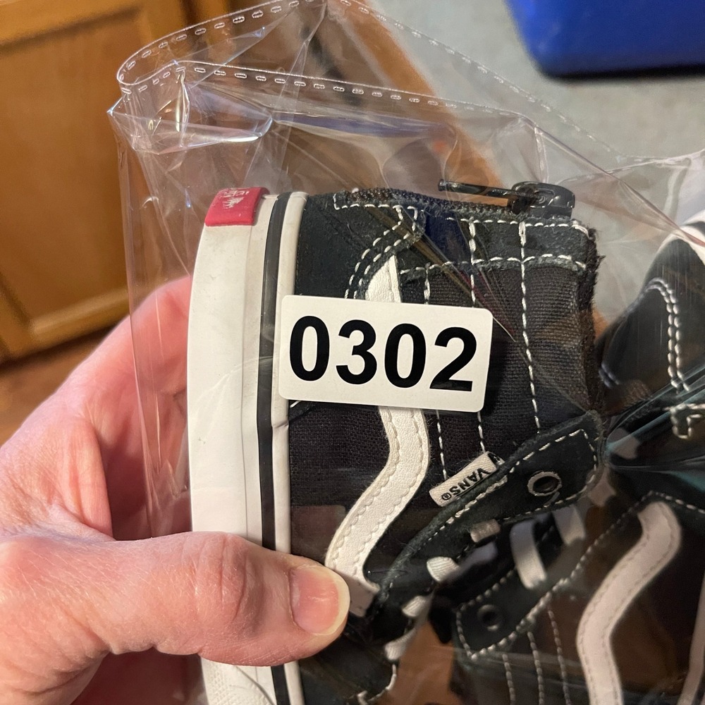 VANS Toddler6 Sk8-Hi Zip Sneakers Black and‎ White - Picture 9 of 9